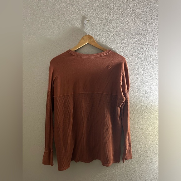 Aerie OFFLINE BY AERIE WOW! WAFFLE HENLEY T-SHIRT-Size M-Rust - Picture 3 of 5